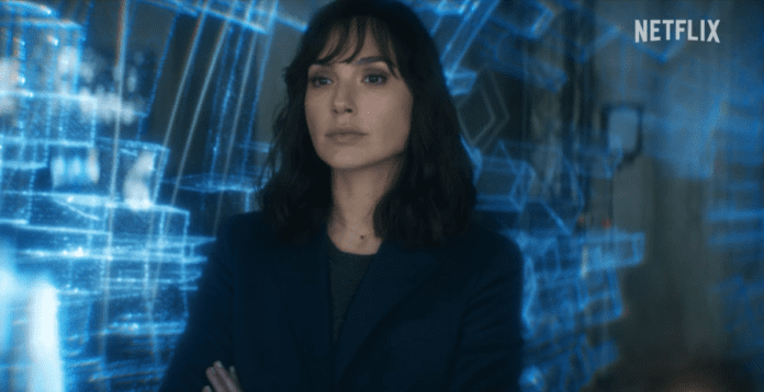 Gal Gadot em cena do trailer de Agente Stone
