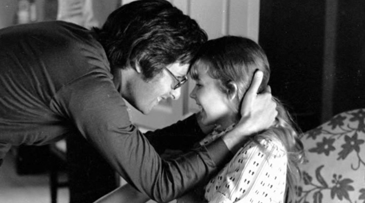 Linda Blair, de 'O Exorcista', presta homenagem ao diretor William Friedkin.