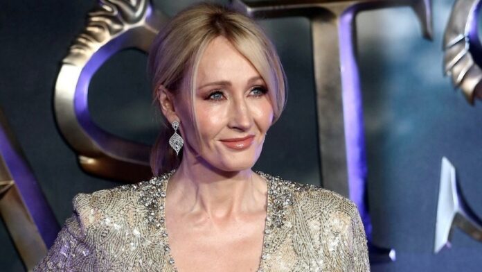 JK Rowling, autora de Harry Potter, é novamente criticada por expressar o que pensa