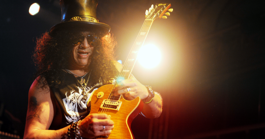 Slash lança novo single com Brian Johnson e Steven Tyler