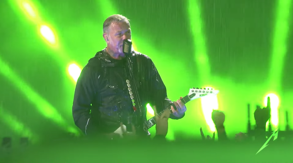 Metallica clipe ao vivo de Master of Puppets durante tempestade em Munique revela performance arrasadora