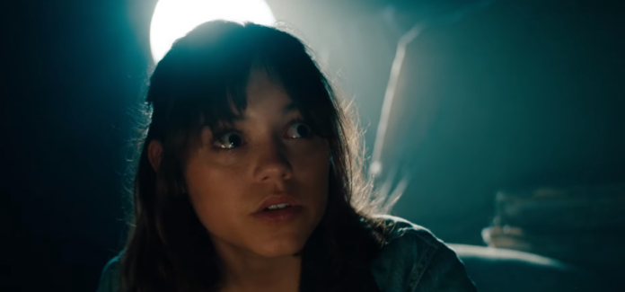 Os Fantasmas Ainda Se Divertem Jenna Ortega invoca Beetlejuice no novo trailer da sequência