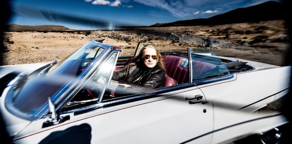 Sebastian Bach seria respeitoso com os fãs que nos deram casas e carros e fizeram com que não tivéssemos que trabalhar de verdade, diz Bach sobre retornar ao Skid Row