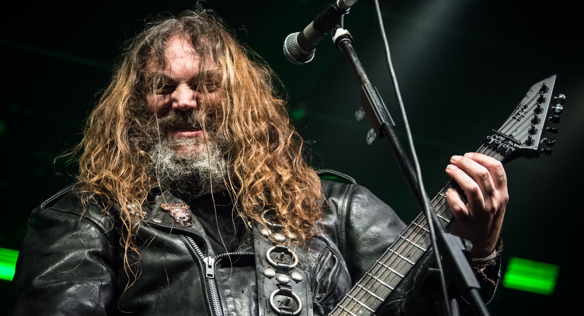 Sepultura ideia de regravar clássicos foi de Glória Cavalera, esposa de Max, porque o som é uma porcaria
