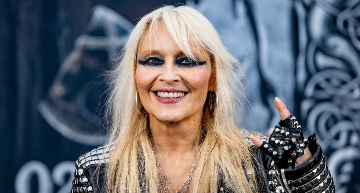 Doro Pesch elas estão construindo um nome para si. Admiro muito as duas bandas, diz Doro sobre Crypta e Nervosa