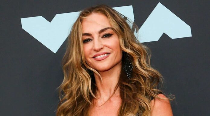 Estrela de Família Soprano, Drea de Matteo, diz que é uma pária em Hollywood por não apoiar Biden