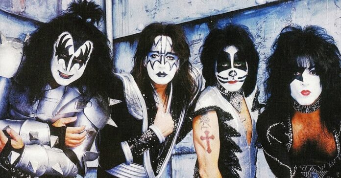 Kiss Ace e Peter têm tanto crédito pelo início da banda quanto Paul e eu, diz Gene Simmons