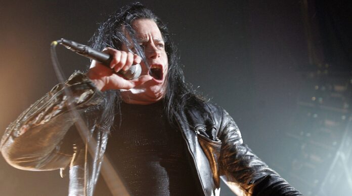 MisfitsDanzig se você não pensa o que eles pensam, eles querem destruir você. Isso não é liberal – na verdade é muito fascista”, diz Glenn Danzig