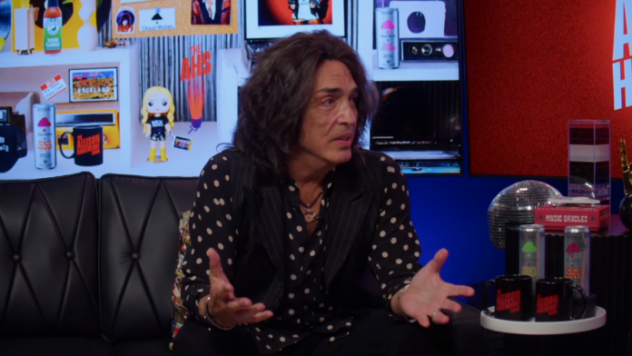 Paul Stanley além de Bruce Dickinson, quantas pessoas conseguem fazer o que faziam