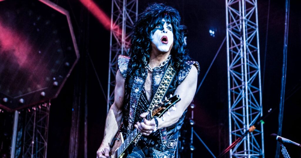 Kiss: "ninguém tem o direito de usar a violência para promover as suas crenças", diz Paul Stanley