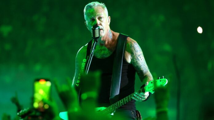 Metallica não há sentimento melhor que ajudar alguém sem ter que expor, diz James Hetfield