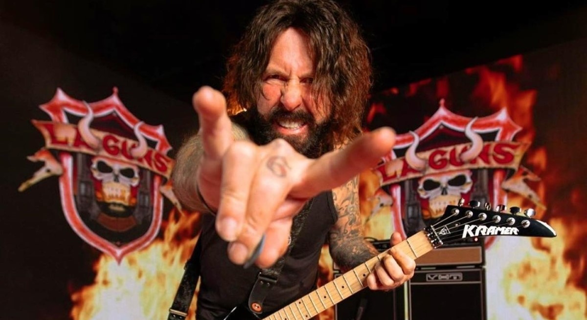 Skid Row procura por novo vocalista e Tracii Guns manda recado, conheço um cara, o nome dele é Sebastian Bach