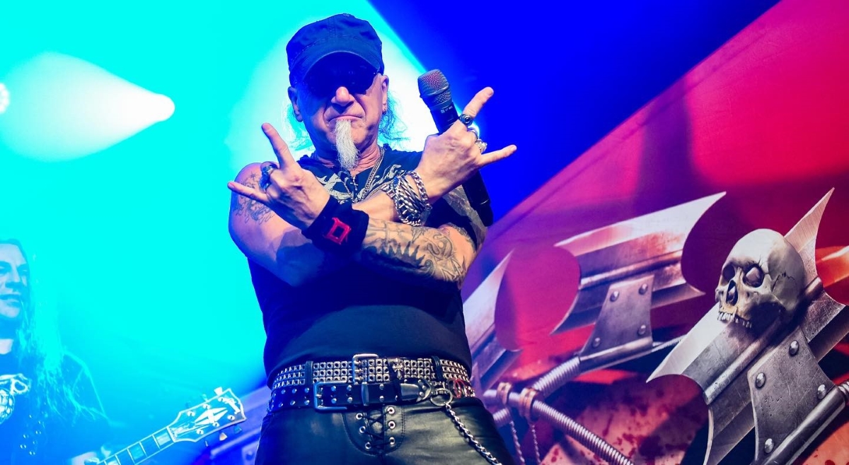 Accept ganhamos muito mais dinheiro na Europa, América do Sul e no resto do mundo do que nos Estados Unidos, diz Mark Tornillo