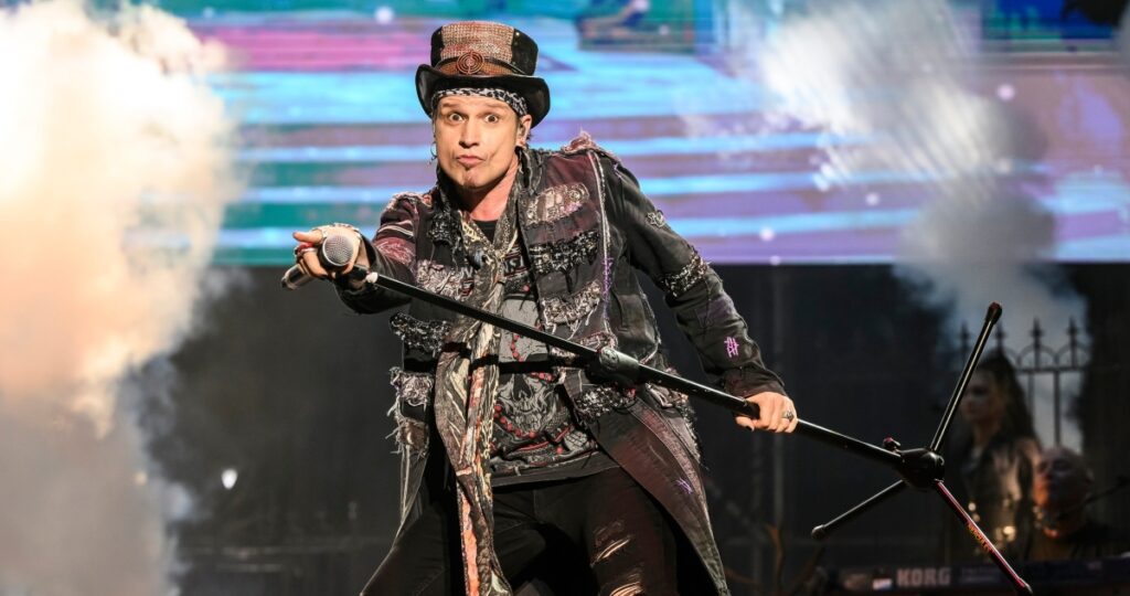 Avantasia peço gentilmente à indústria do entretenimento moderna que beije minha bunda!, diz Tobias Sammet