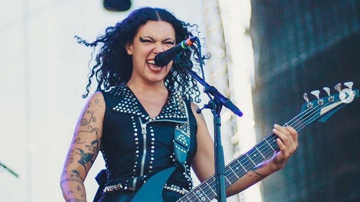 Crypta Fernanda Lira relata que a banda quase quebrou na tragédia do tornado, só fomos nos recuperar em janeiro deste ano