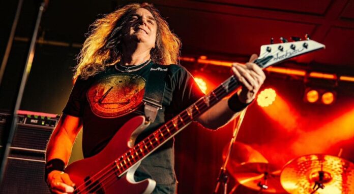 David Ellefson elogia o Metallica por não usar faixas pré-gravadas, essa é a beleza de uma performance humana real
