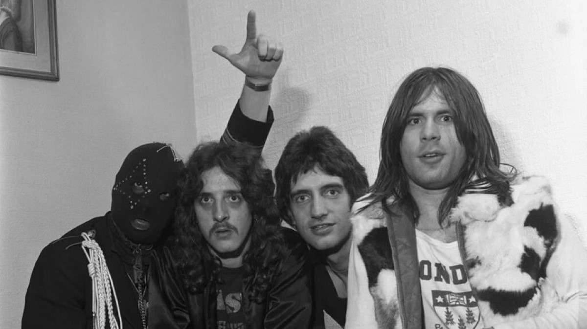 Iron Maiden meu Deus, eu adoraria liderar essa banda, pensou Bruce Dickinson quando viu o Iron Maiden tocando pela primeira vez