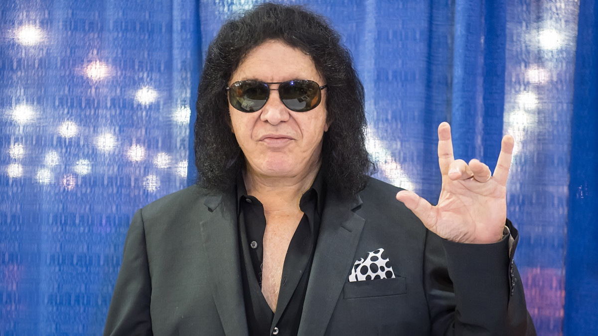 Kiss o rock está morto porque os fãs pararam de pagar pela música, diz Gene Simmons