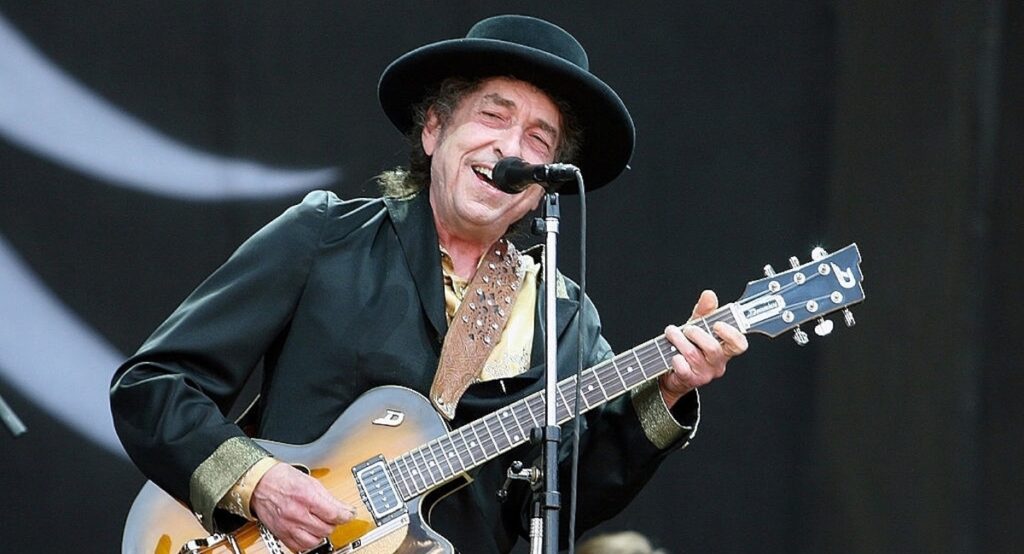 Bob Dylan volta a tocar All Along the Watchtower após seis anos