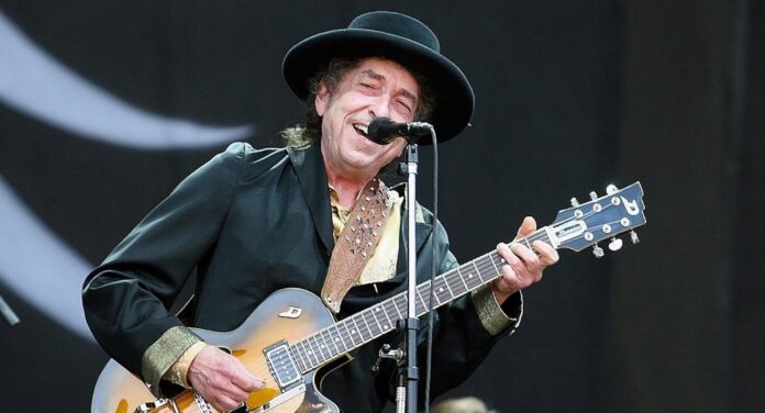 Bob Dylan volta a tocar All Along the Watchtower após seis anos