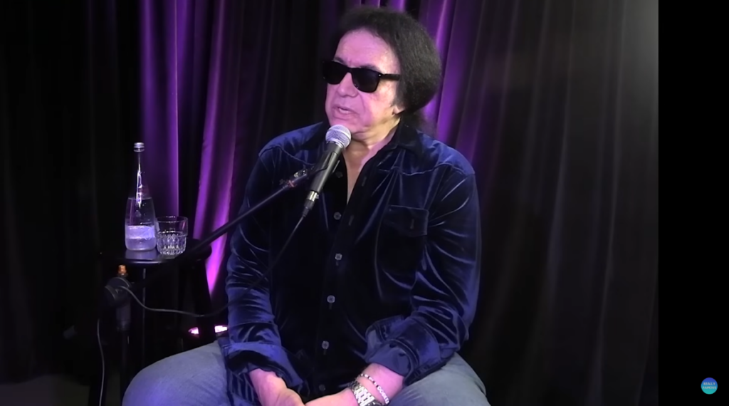Kiss o que as garotas negras têm que as garotas brancas não têm, pergunta Gene Simmons
