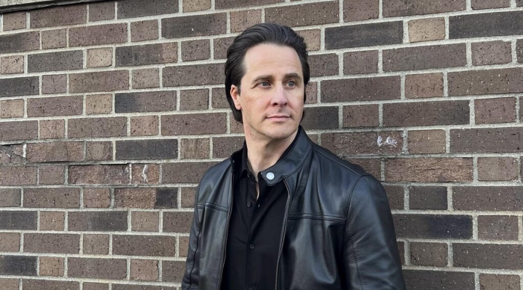 Riot V novo álbum solo de Todd Michael Hall, Off The Rails, será lançado em outubro