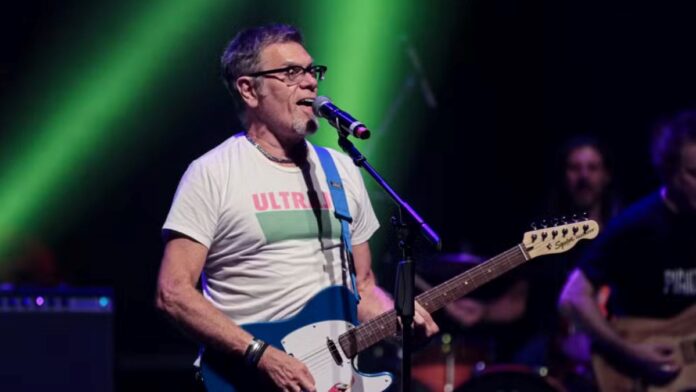 Ultraje a Rigor eu continuo ouvindo as coisas que eu sempre gostei, independente do espectro político, diz Roger Moreira