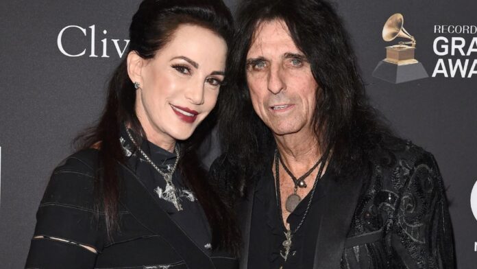 Alice Cooper, casado há 43 anos, revela o segredo para ter um casamento feliz e duradouro