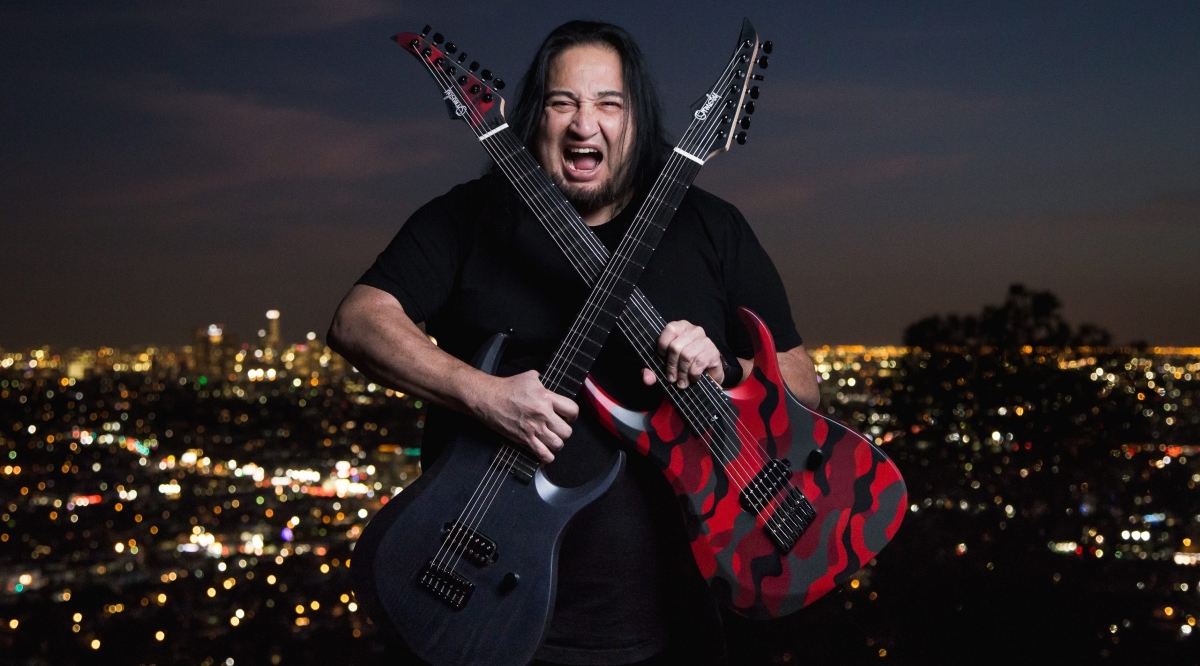 Dino Cazares opina sobre proibição de celulares em shows do Ghost quando você paga um ingresso você faz o que diabos você quer, contanto que ninguém se machuque