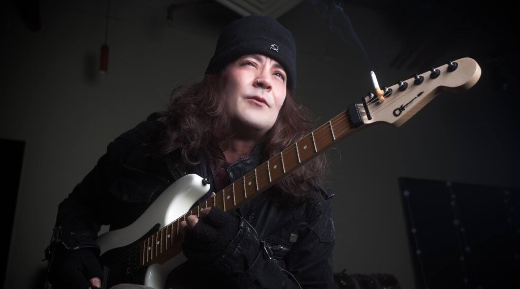 Guitarrista Jake E. Lee foi atingido três vezes no tiroteio de Las Vegas, mas passa bem e deve se recuperar totalmente