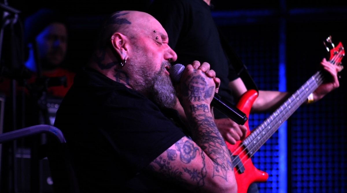 Iron Maiden jornal britânico revela novos detalhes sobre a morte de Paul Di'Anno com depoimentos de vizinhos do cantor