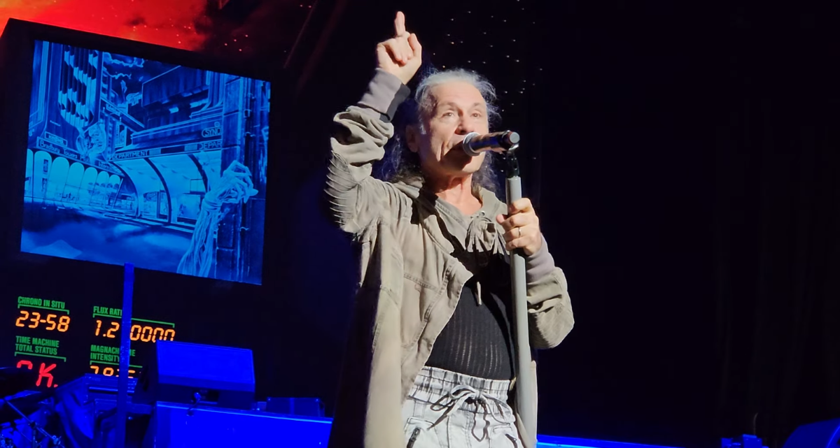 Iron Maiden presta homenagem a Paul Di'Anno com mensagem arrepiante de Bruce Dickinson (assista!)