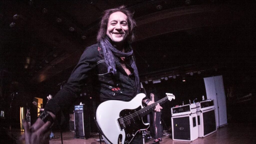 Jake E. Lee: "sou um filho da puta sortudo!"