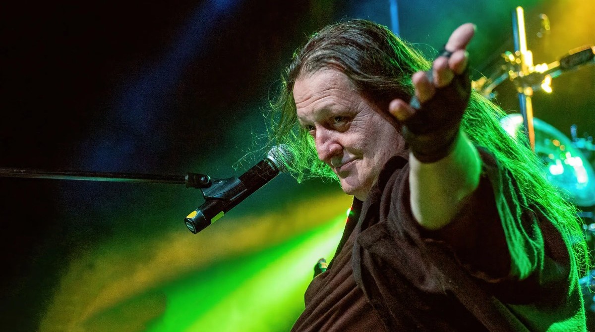 Savatage meus problemas de saúde são mais sérios do que eu pensava originalmente. Prometo que retornarei o mais rápido possível, disse Jon Oliva