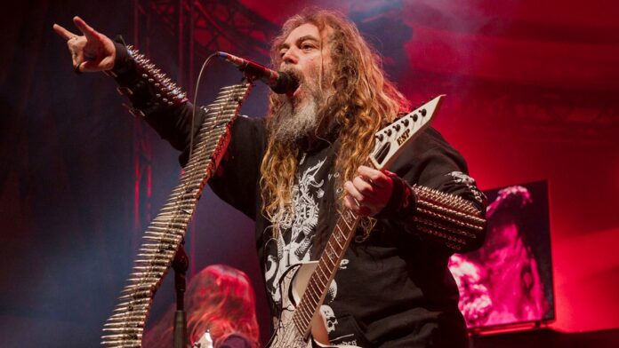 Sepultura se minha esposa e Ozzy estão me pedindo para tocar música de novo, eu tenho que fazer isso, diz Max Cavalera sobre conselhos de Gloria e Ozzy