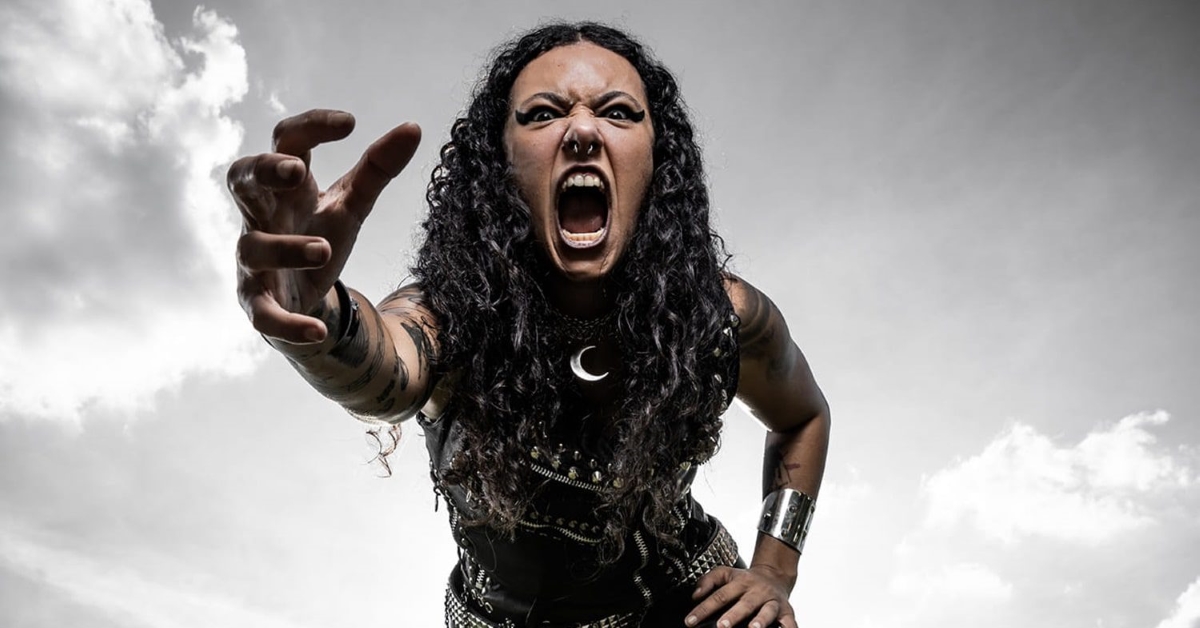 Crypta sou chamada de poser, mas todo mundo ouve coisas fora do metal. Isso não me torna menos metal, diz Fernanda Lira