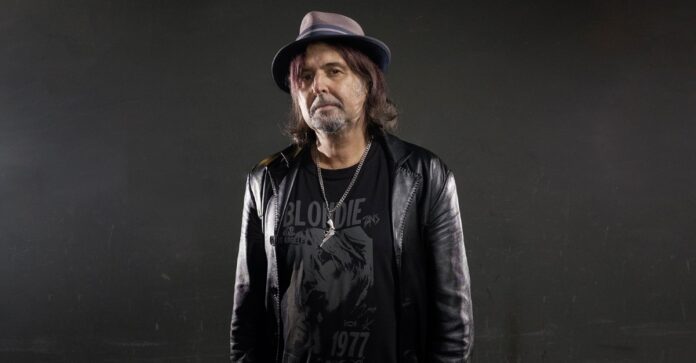 Phil Campbell, ex-Motörhead, opina sobre o uso de celulares em shows: 