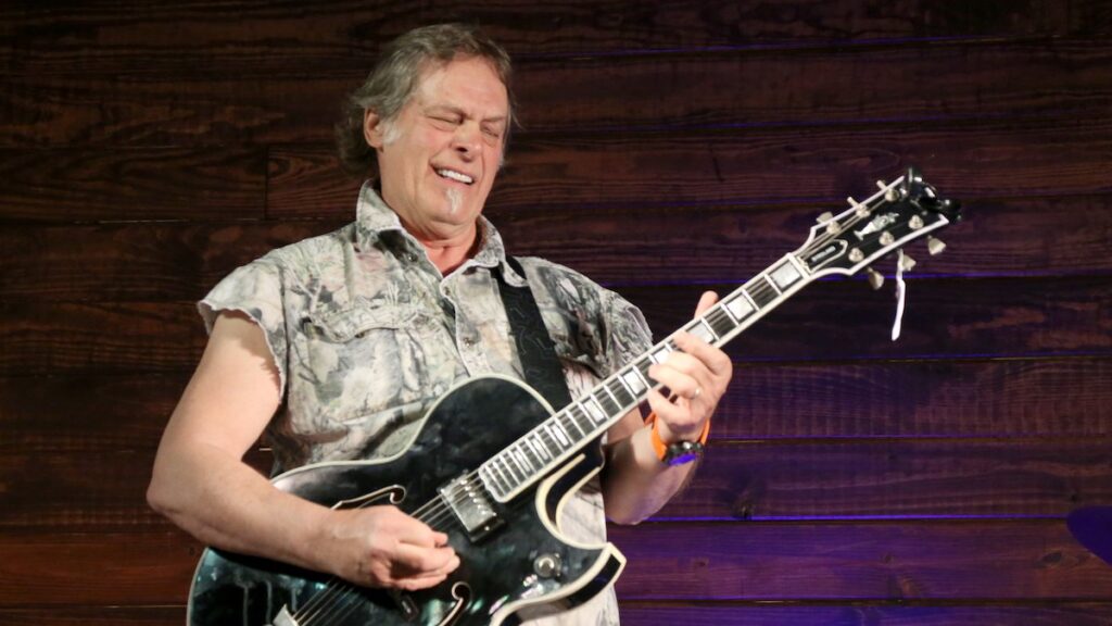 Ted Nugent Eu não sou rc!st. Kid Rock não é rc!st. Se você vai me criticar, precisa ser honesto. Pense em algo que seja verdade