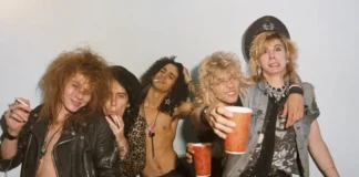 Guns N' Roses: "Eles eram demônios. Ninguém queria gerenciá-los. Eles eram um desastre completo. A gravadora queria se livrar deles", diz empresário Alan Niven