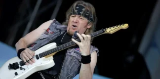 Iron Maiden: "As pessoas pararam de fazer o básico. A mídia social já é ruim o suficiente. Mas isso é outro nível", diz Adrian Smith sobre a I.A