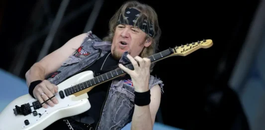 Iron Maiden: "As pessoas pararam de fazer o básico. A mídia social já é ruim o suficiente. Mas isso é outro nível", diz Adrian Smith sobre a I.A