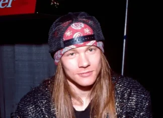 Guns N' Roses: "Axl vivia ameaçando demitir pessoas ou pedir demissão", diz o ex-empresário Alan Niven