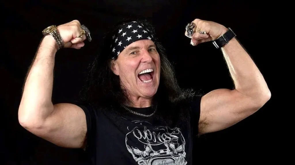 AC/DC: Segundo Dave Evans, rock and roll é "atitude de verdade" e Metal é "atitude fingida", coisa de filhinhos de mamãe