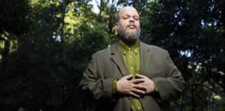 Ed Motta: "As pessoas me perseguem. É absolutamente nojento e covarde o tratamento que me é dirigido"