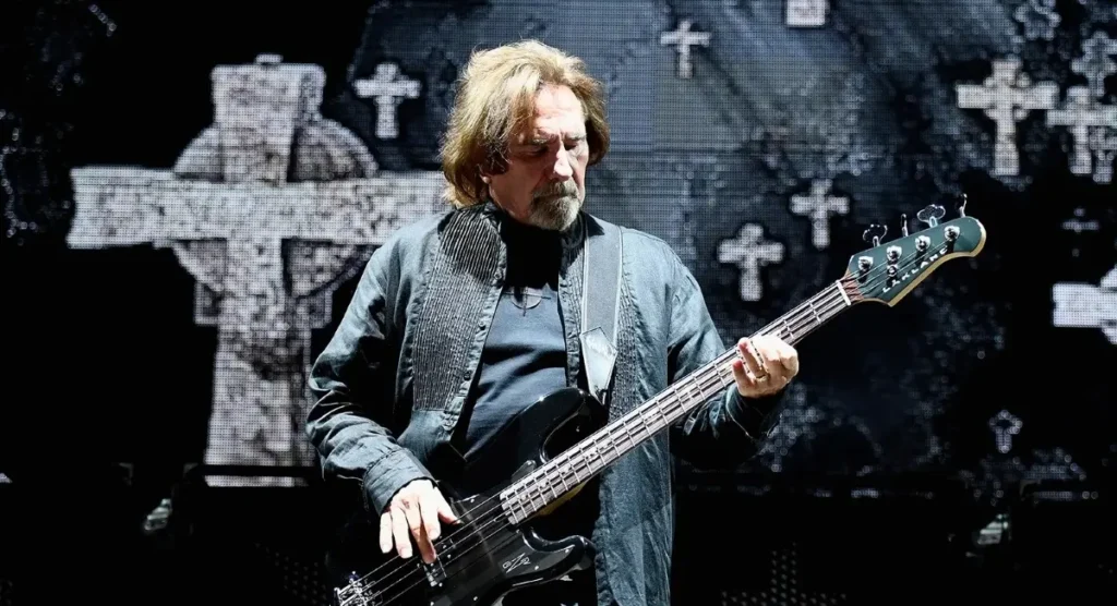 Black Sabbath: "Já estou com palpitações. Sonhei que tudo dava errado no palco e que todos nós virávamos pó", diz Geezer Butler sobre despedida